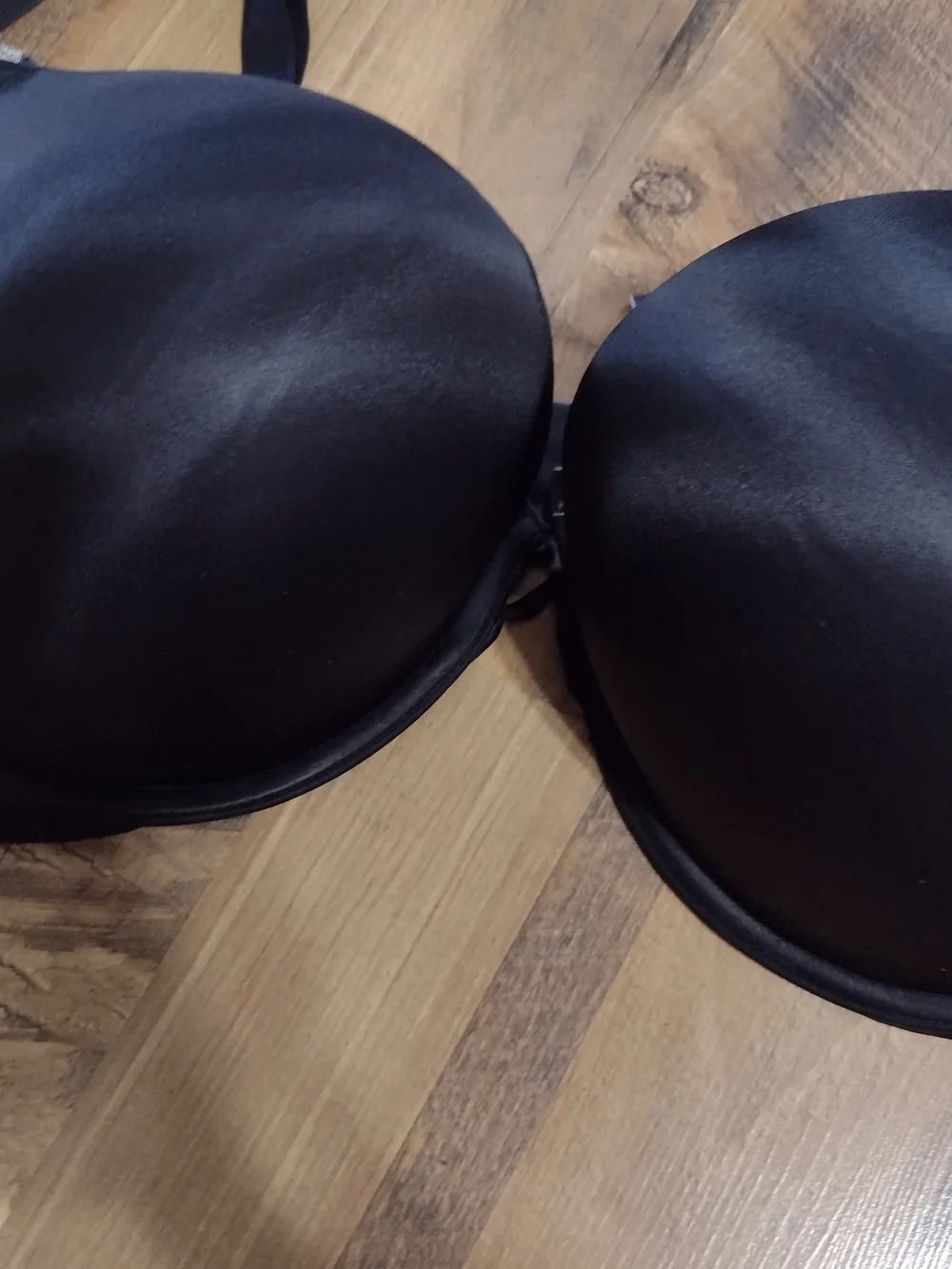 Victoria's Secret Black Bombshell Plunge Bra Size 38dd